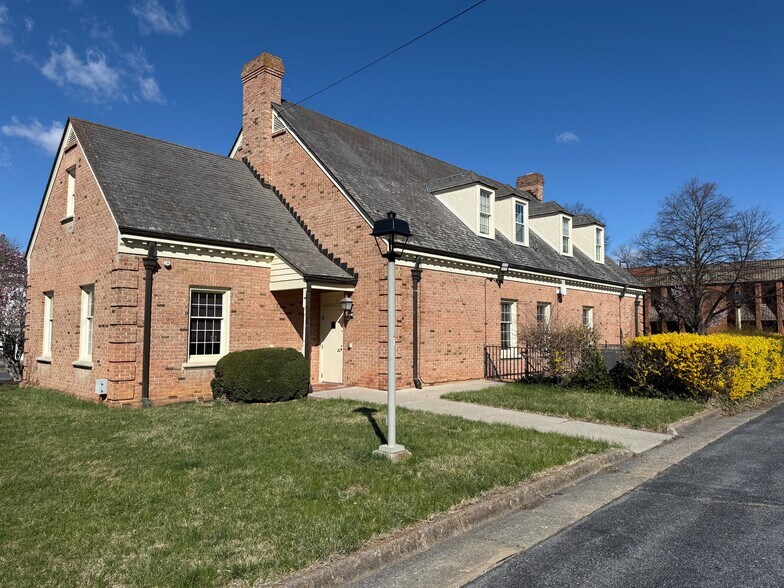 More Photos Of 205 N Central Ave, Staunton Bank For Sale