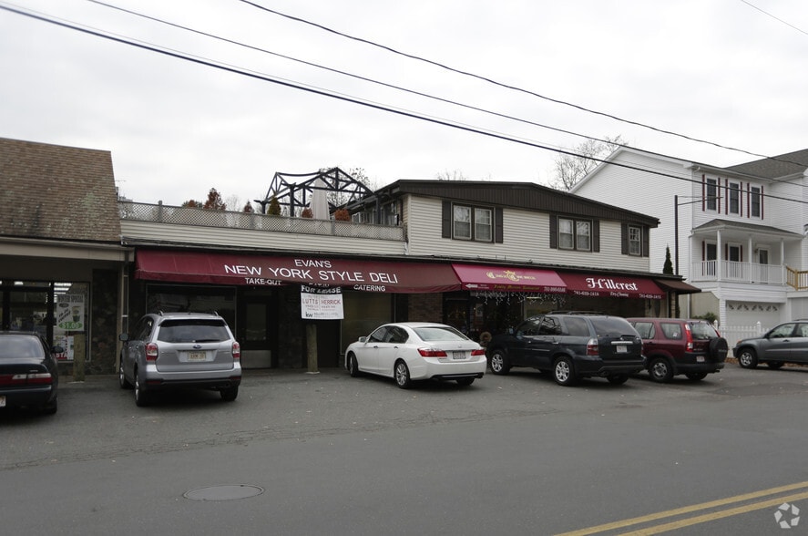 More Photos Of 29-37 Smith St, Marblehead Storefront Retail Residential For Lease