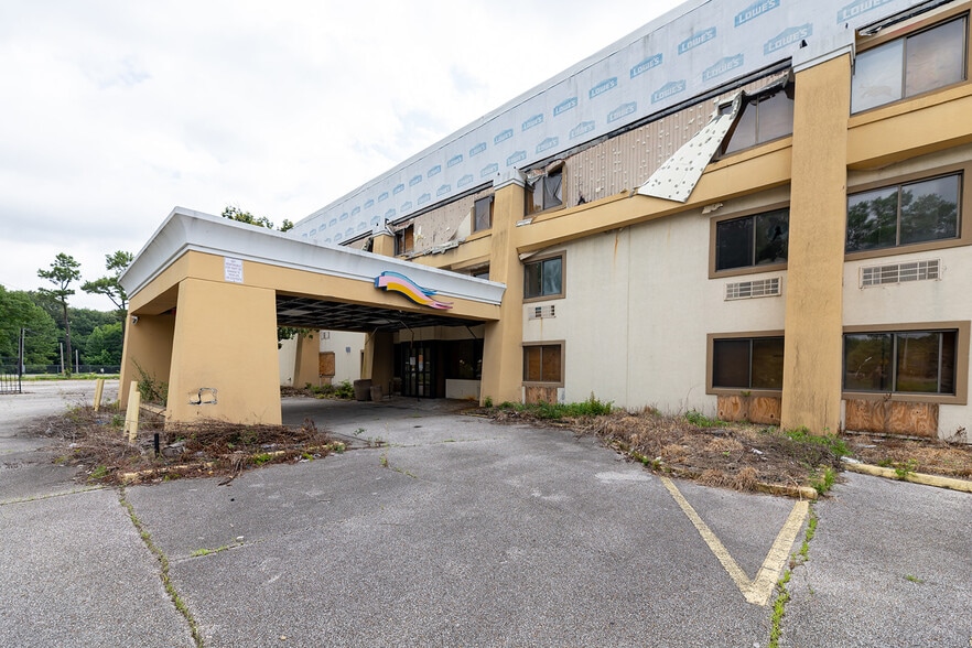 More Photos Of 6020 Shelby Oaks Dr, Memphis Hotel For Sale