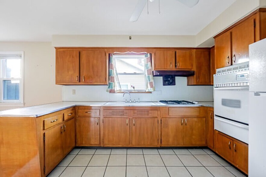 More Photos Of 715 Main St, Caldwell Storefront Retail Residential For Sale