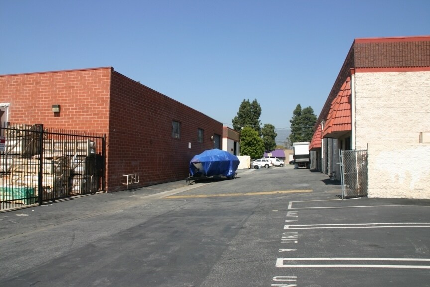 More Photos Of 373 W Palmer Ave, Glendale Warehouse For Lease