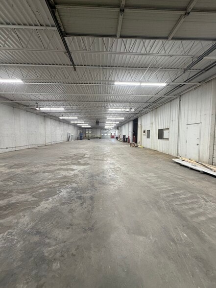 More Photos Of 10934 E 55th Pl, Tulsa Distribution For Lease