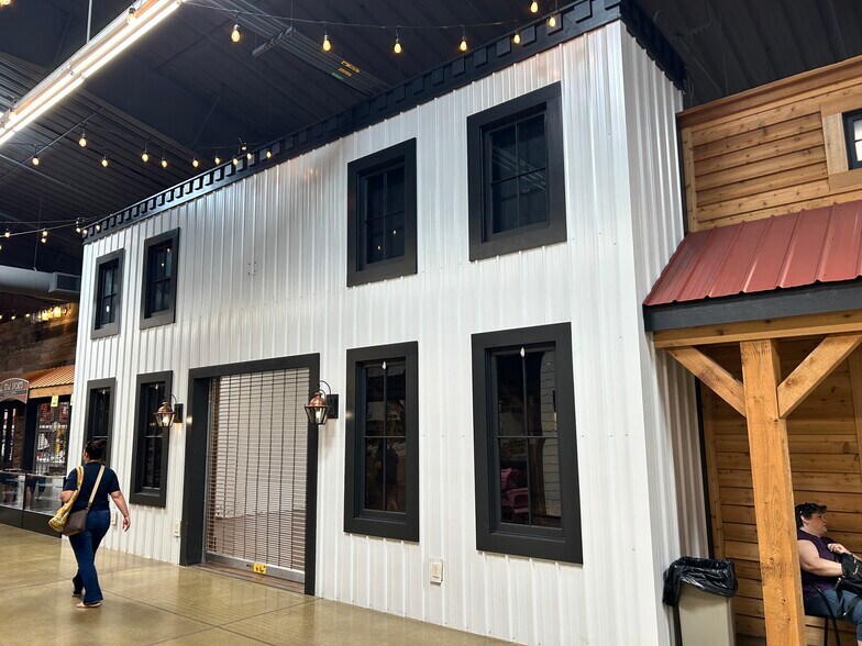 More Photos Of 1289 Edison St NW, Hartville Restaurant For Lease