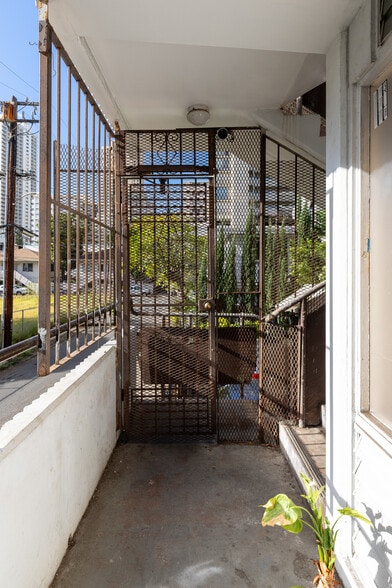 More Photos Of 250 Kapili St, Honolulu Apartments For Sale