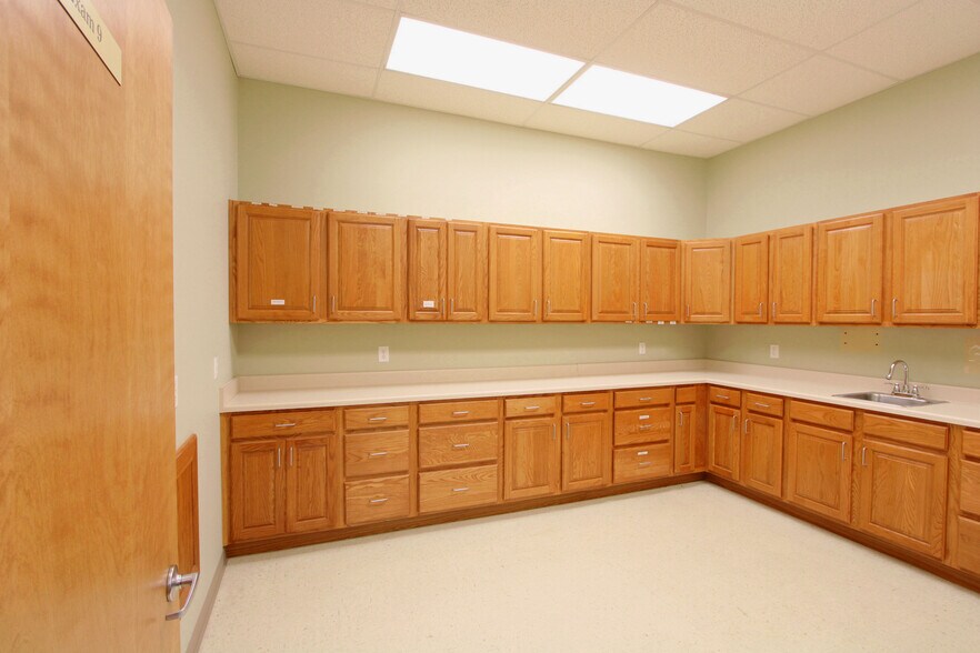 More Photos Of 1463 W Westridge Pky, Greensburg Medical For Lease