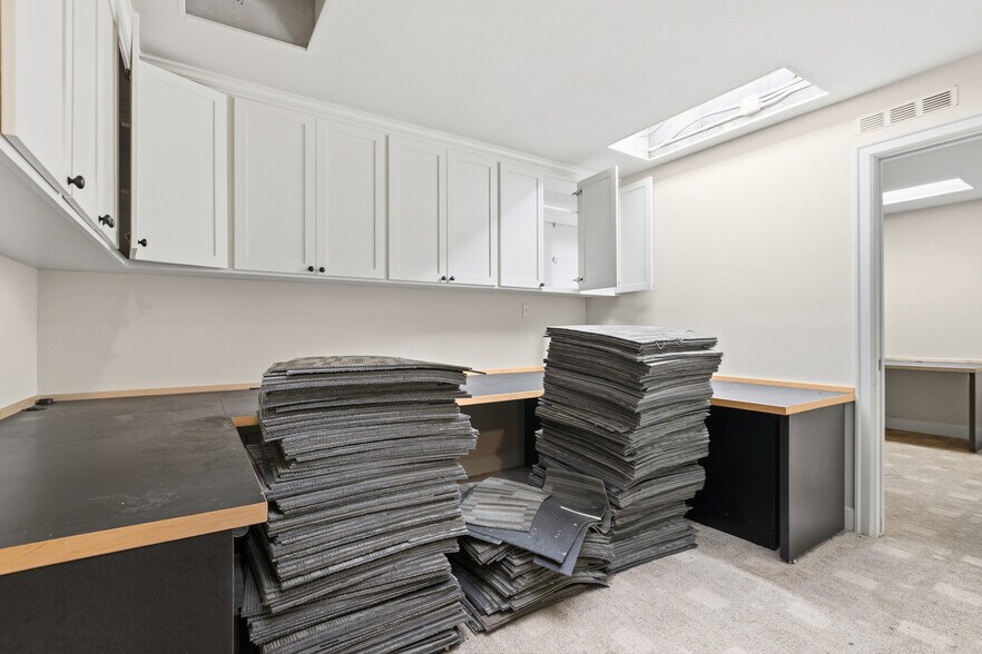 More Photos Of 2602 Grand Ave, Everett Office For Sale