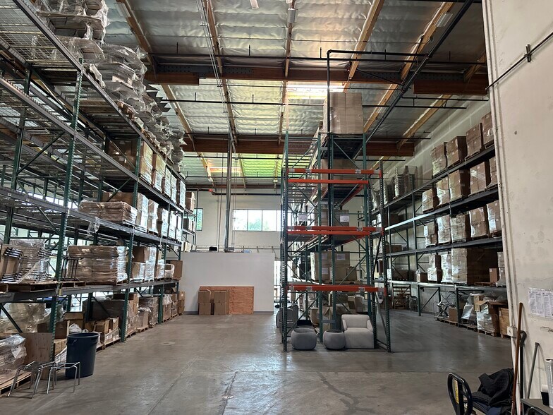 More Photos Of 301 Todd Ct, Oxnard Warehouse For Lease