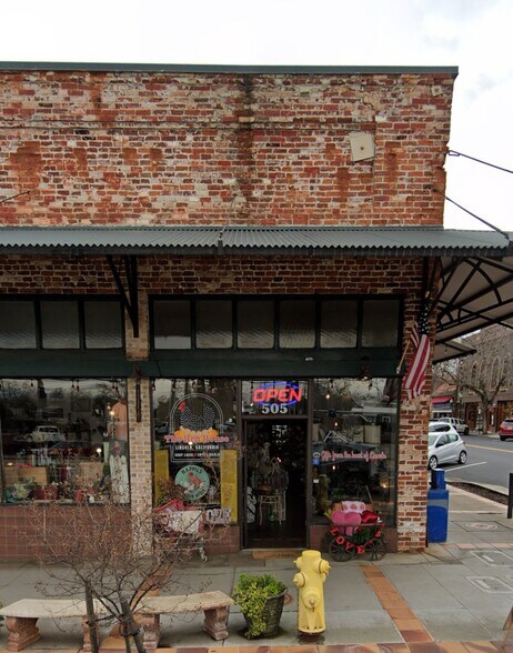 Primary Photo Of 505 Lincoln Blvd, Lincoln General Retail For Sale