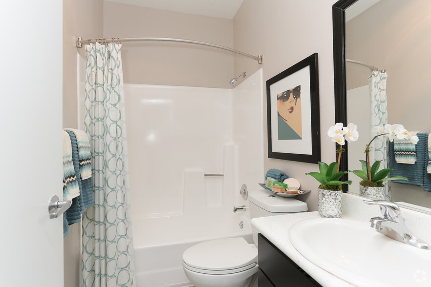 More Photos Of 1443 N Fuller Ave, Los Angeles Apartments For Sale