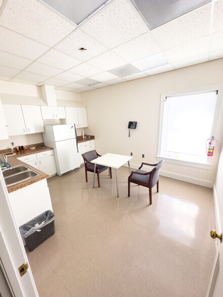 More Photos Of 505 S Main St, Laurinburg Bank For Lease