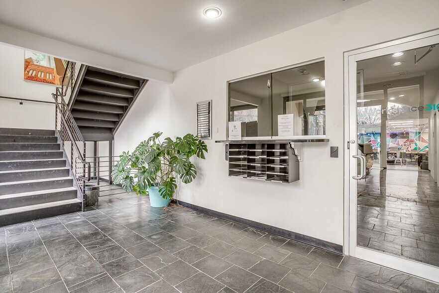 More Photos Of 3108 W 6th St, Fort Worth Office For Lease