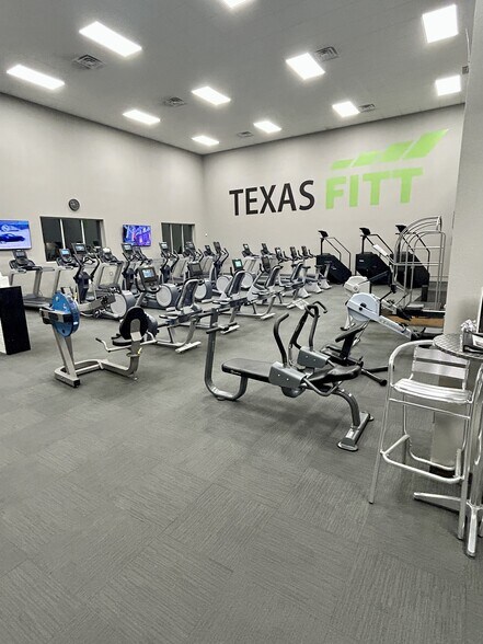 More Photos Of 1917 W Pioneer Pky, Arlington General Retail For Sale