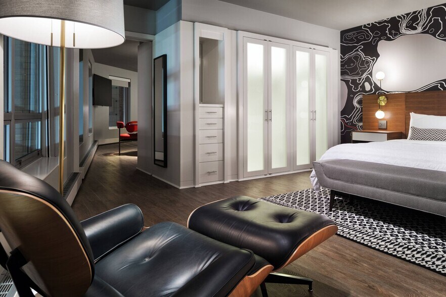 More Photos Of 901 Hennepin Ave, Minneapolis Hotel For Lease