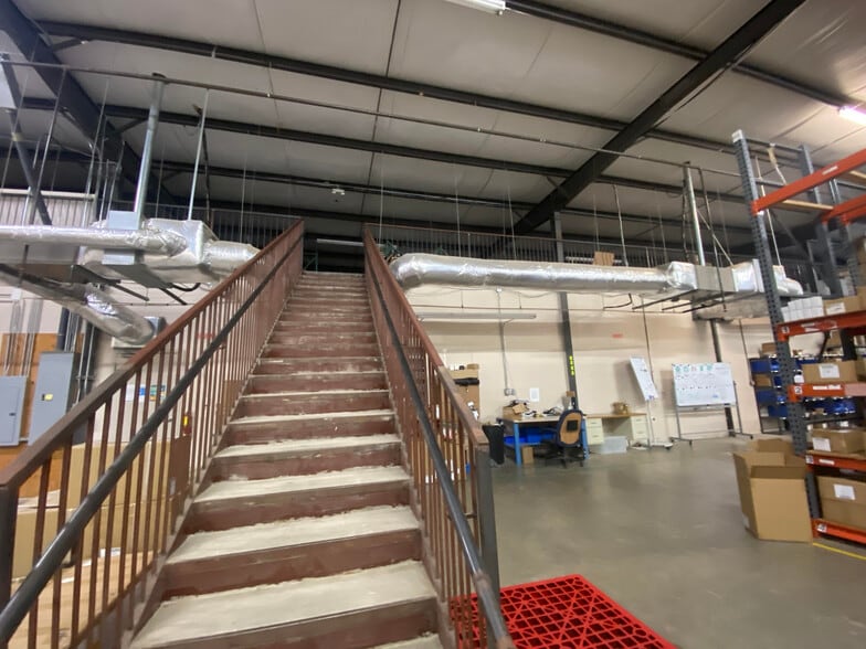 More Photos Of 2170 Brandon Trl, Alpharetta Distribution For Lease