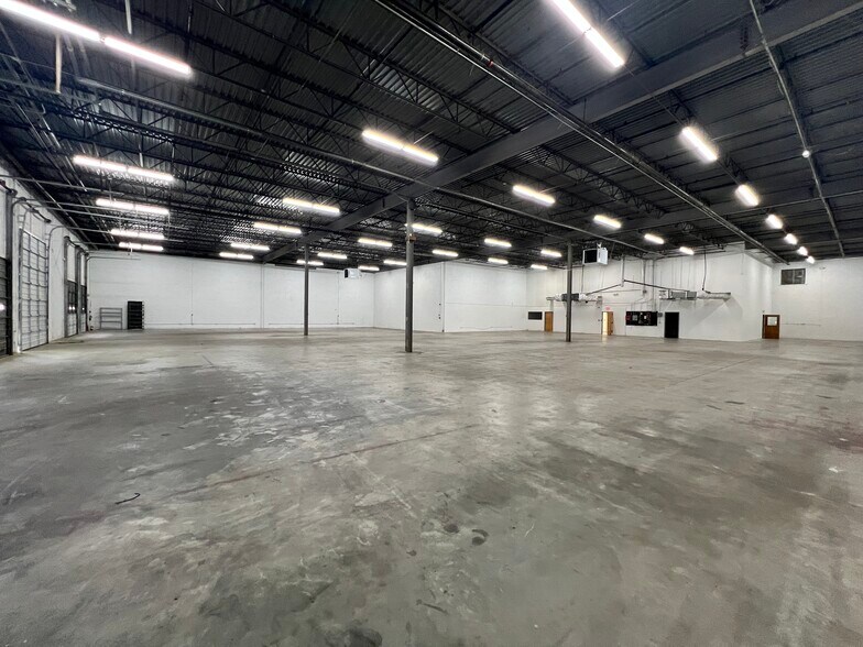 More Photos Of 2575 Cobb International Blvd, Kennesaw Warehouse For Lease