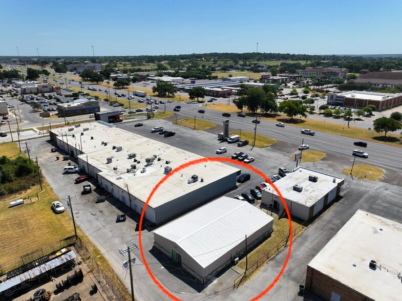 More Photos Of 1342 E Highway 377, Granbury Showroom For Sale