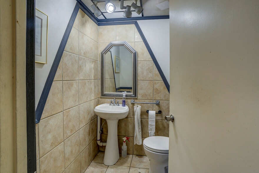 More Photos Of 140 W Market St, Johnson City Storefront Retail Residential For Sale