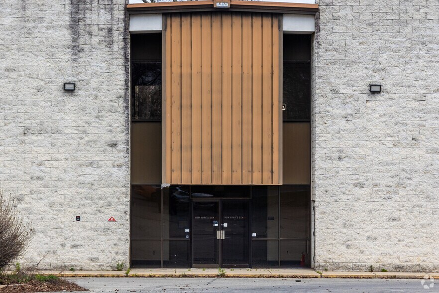 More Photos Of 450 State Route 34, Old Bridge Light Distribution For Sale