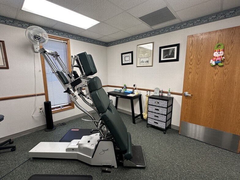 More Photos Of 220 SW 5th St, Woodhull Medical For Sale