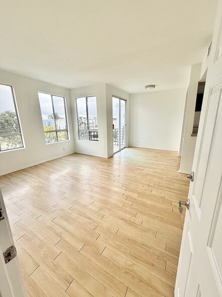 More Photos Of 884 Palm Ave, West Hollywood Apartments For Sale