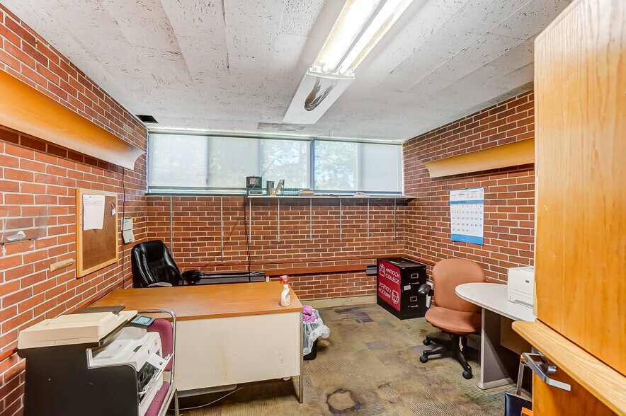 More Photos Of 800 Livermore St, Yellow Springs Research And Development For Sale