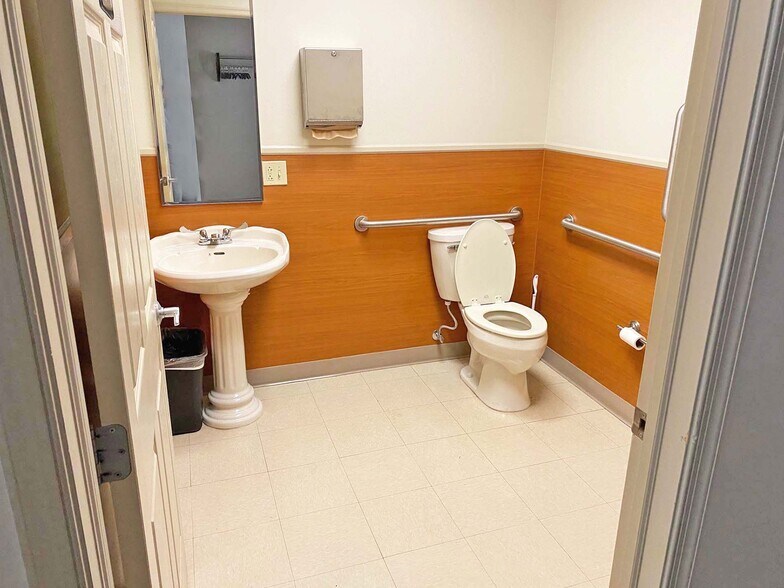 More Photos Of 715 Washington Blvd, Williamsport Office For Lease