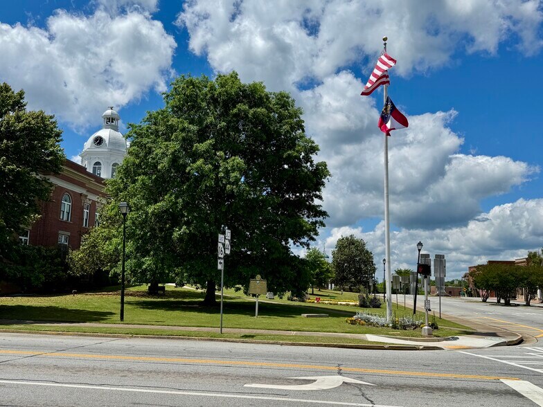 More Photos Of 105 S Jefferson Ave, Eatonton Office For Sale