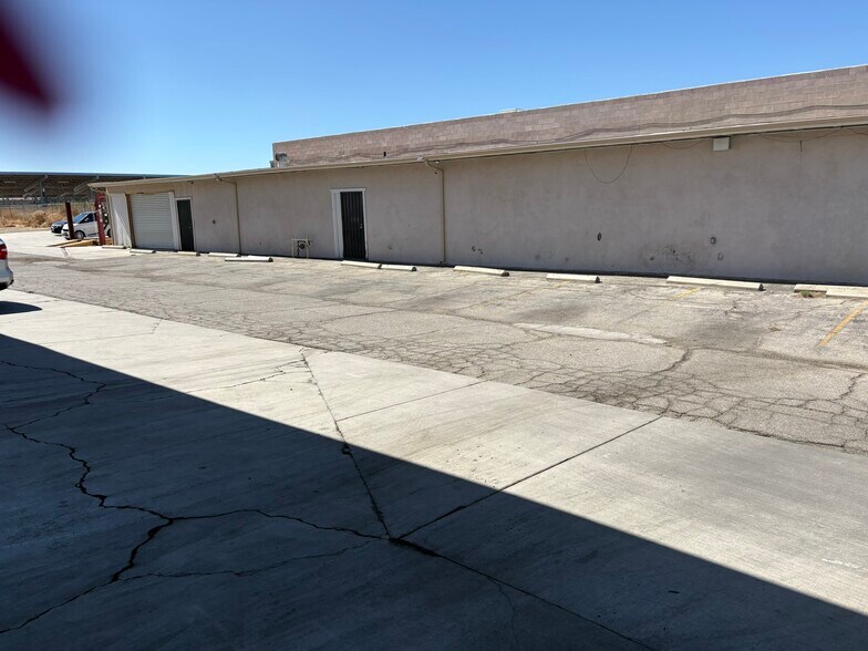 More Photos Of 142 E Avenue I, Lancaster Auto Repair For Lease