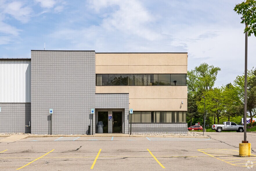 More Photos Of 34800 Goddard Rd, Romulus Distribution For Lease