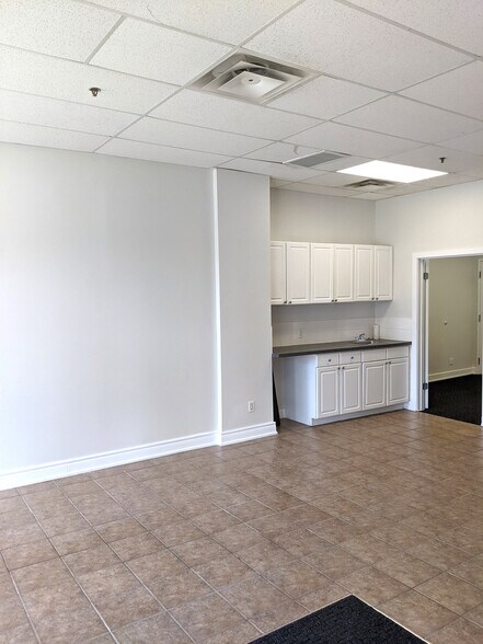 More Photos Of 4 14th St NW, Calgary Apartments For Lease