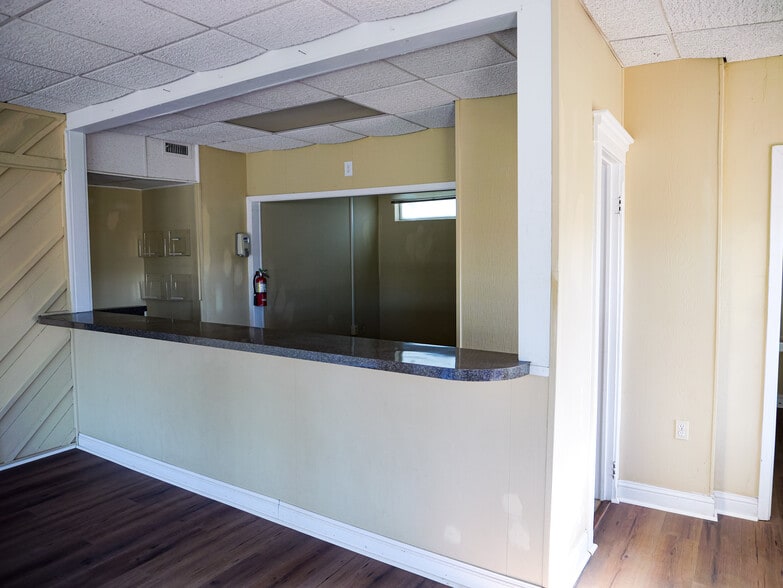 More Photos Of 1306 13th St, Bridgeport Office For Sale