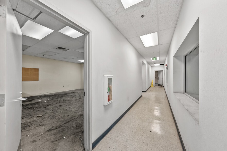 More Photos Of 33 N Fir St, Medford Industrial For Sale