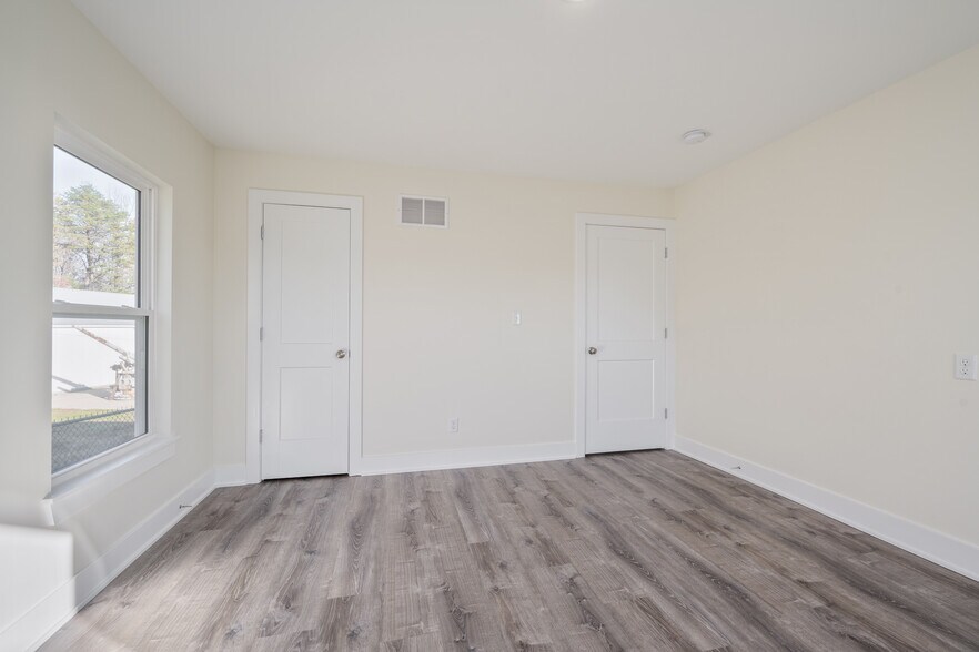 More Photos Of 1210 Market St, Charlestown Storefront For Sale