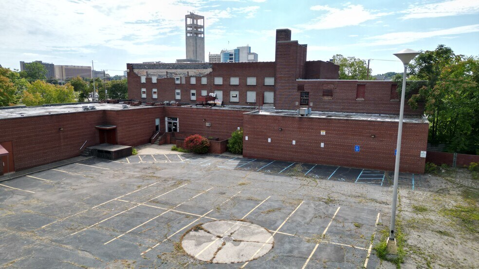 More Photos Of 131 University Dr, Pontiac Health Club For Sale