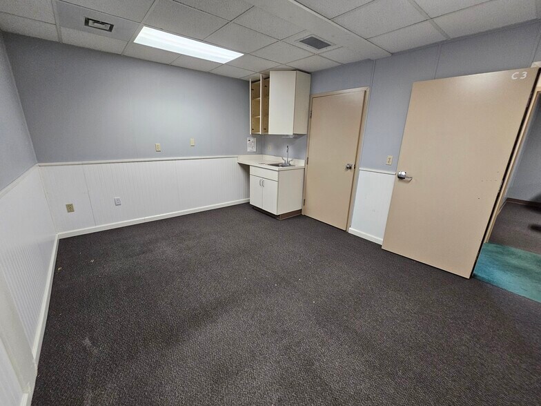 More Photos Of 97 S 4th St, Ishpeming Office For Lease
