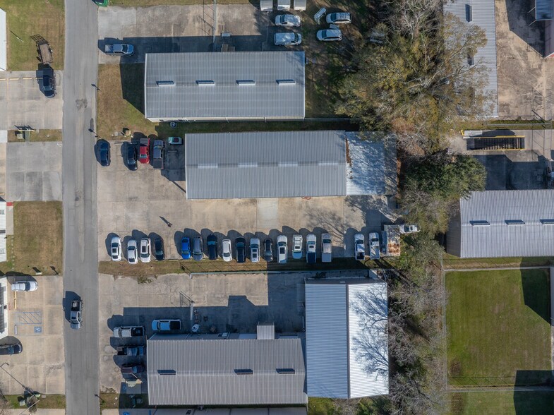 More Photos Of 106 Abigayles Row, Scott Warehouse For Sale