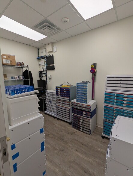 More Photos Of 5706 San Felipe St, Houston General Retail For Lease