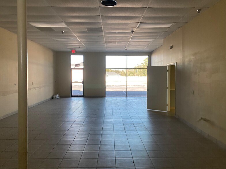 More Photos Of 2475 S Park Ave, Sanford Storefront Retail Office For Lease