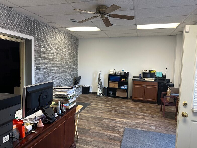 More Photos Of 436 S Schuyler Ave, Bradley Storefront For Sale