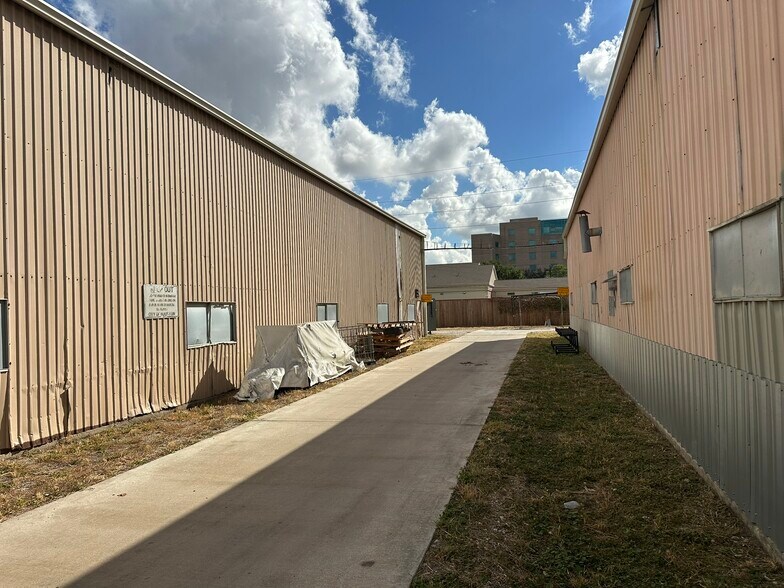 More Photos Of 5220 Ted St, Houston Manufacturing For Lease