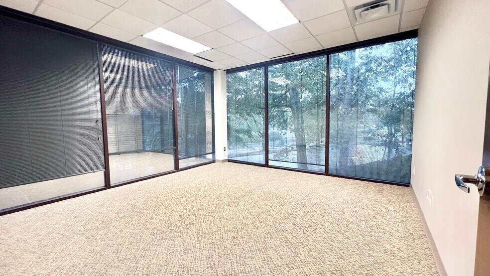 More Photos Of 8800 Roswell Rd, Sandy Springs Office For Sale