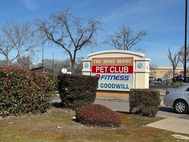 More Photos Of 318 N Sunrise Ave, Roseville Freestanding For Sale