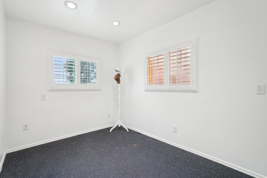 More Photos Of 10240 Atlantic Ave, South Gate Storefront For Sale