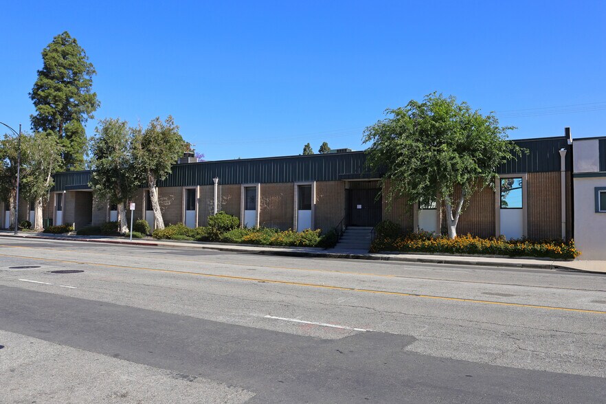 Primary Photo Of 2815 W Empire Ave, Burbank Warehouse For Lease