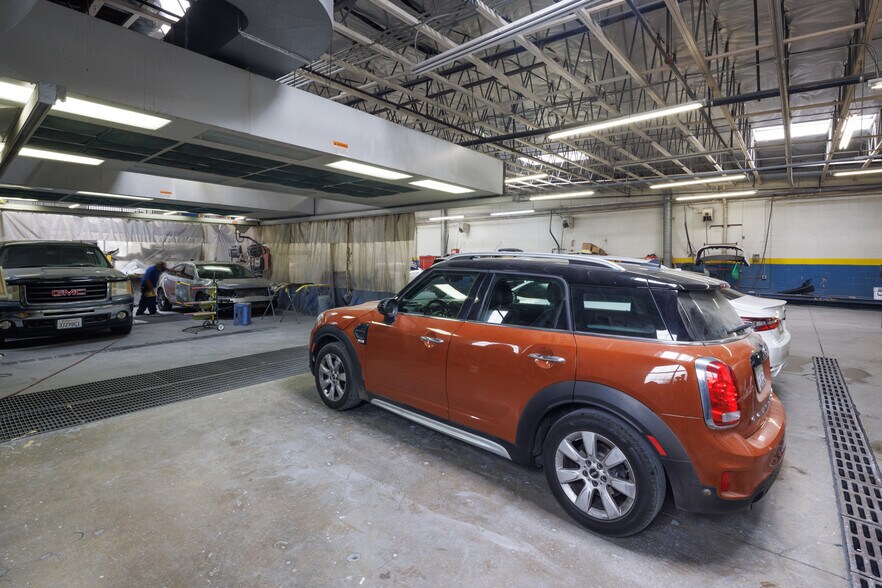 More Photos Of 5610 E Hollywood Blvd, Los Angeles Auto Repair For Sale