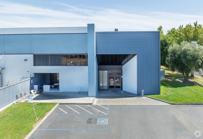 More Photos Of 1192 Vanderbilt Cir, Manteca Warehouse For Lease