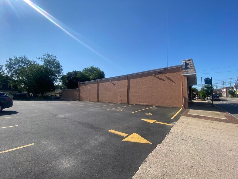 More Photos Of 22 Rolfe Sq, Cranston Office For Lease