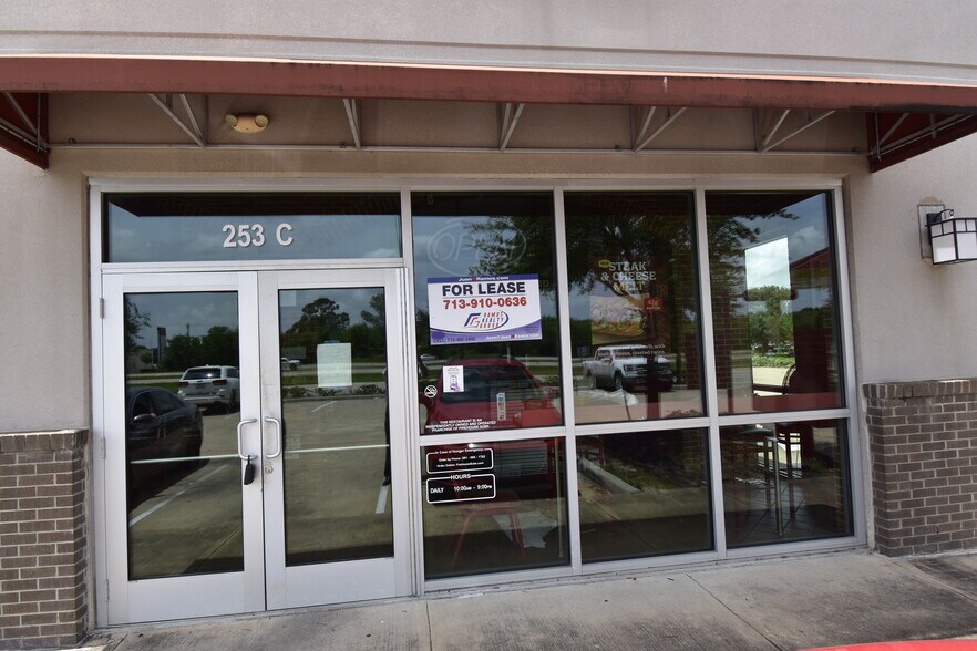 More Photos Of 253 N Bypass 35, Alvin Storefront For Lease