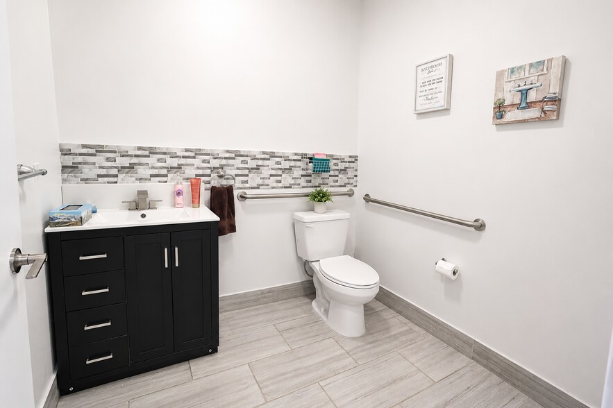 More Photos Of 20841 Johnson St, Pembroke Pines Warehouse For Sale