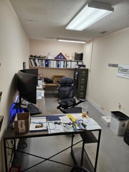 More Photos Of 111 Rosemary Ln, Laurens Warehouse For Lease
